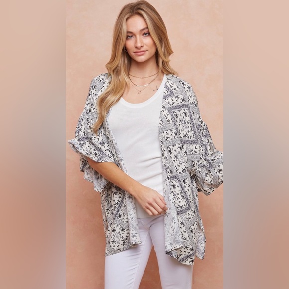 NWOT Doe & Rae Floral Kimono - Picture 5 of 9